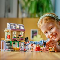 LEGO® Friends 42653 Obchod s hudebninami a byt (3)