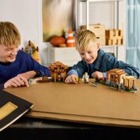 LEGO® Minecraft® 21596 Útok Mága na vesnici (2)